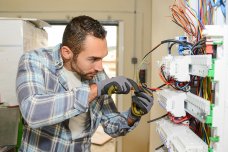 Commercial & Industrial Electricians