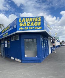 Lauries Garage